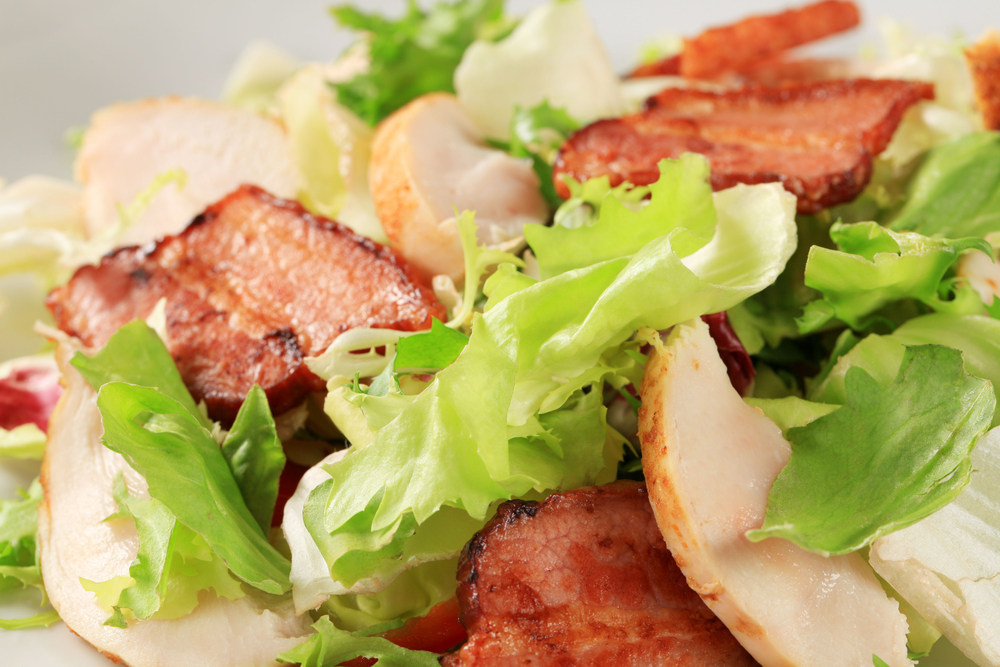 Salad with bacon and chicken
